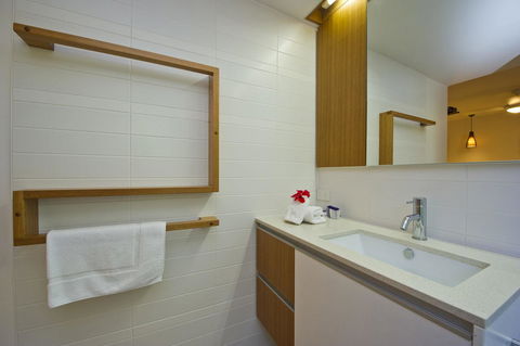 Maggies Beachfront Apartment 6 - Accommodation China 7