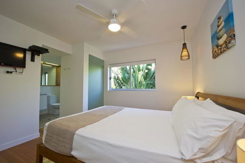 Maggies Beachfront Apartment 6 - Accommodation China 5