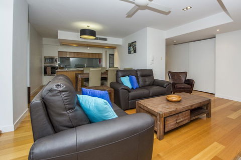 Maggies Beachfront Apartment 6 - Accommodation China 2