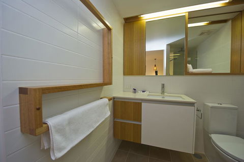 Maggies Beachfront Apartment 8 - Accommodation China 4