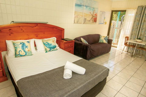 Tropical Palms Resort & 4WD Hire - Accommodation Asia 8
