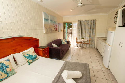 Tropical Palms Resort & 4WD Hire - Accommodation Asia 9