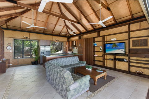 Absolute Beachfront - Accommodation China 7