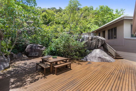 Absolute Beachfront - Accommodation China 8
