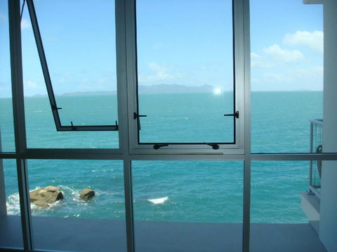 Best At Bright Point Absolute Waterfront Apartment - Accommodation China 0