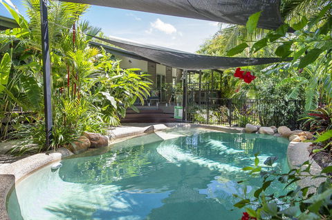 Whispering Palms - Accommodation China 3