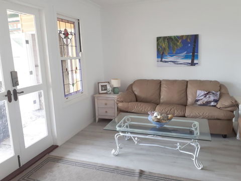 Retro Beach Flat - Accommodation Asia 13