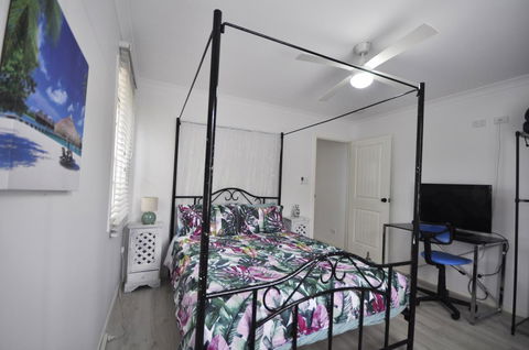 Retro Beach Flat - Accommodation Asia 7