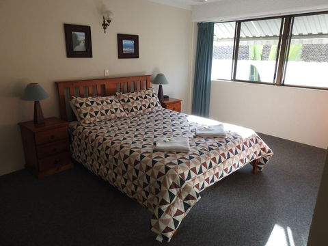 Placid Waters Holiday Apartments - Accommodation Asia 9