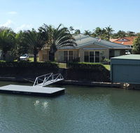 Ground floor family unit on the canal with free WIFI