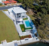 Stunning Canal Home Oh So Close To The Waterfront - Accommodation Asia