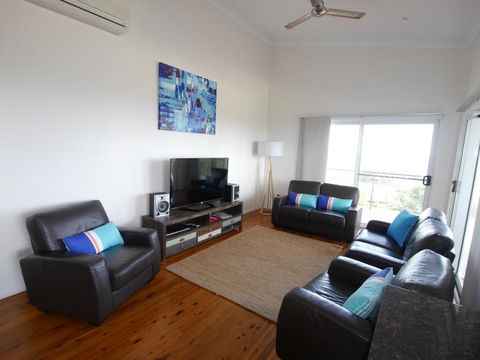 Blue Water Views 1 - Accommodation Asia 6