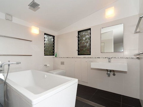 Aquila - Accommodation Asia 4