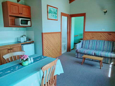 Baudins Accommodation And Restaurant - Accommodation Guide 9