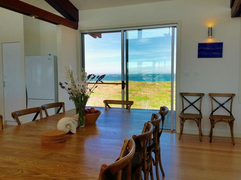 Turnstone Beach House - Accommodation Guide 2