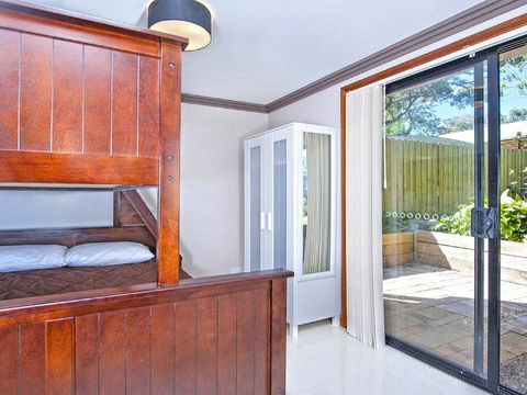 'Beach Break 2', 2/10 Lionel St - Downstairs Unit With Aircon - Accommodation Asia 1