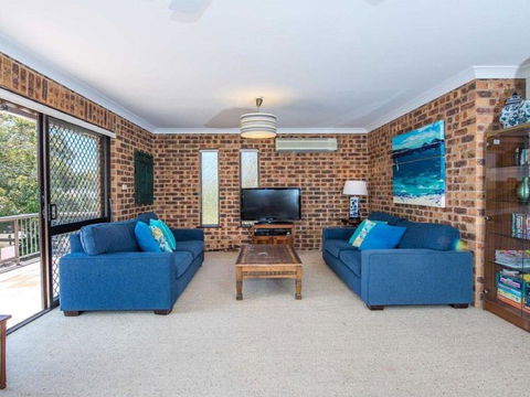 'COLUMBIA VIEWS', 2/9 COLUMBIA CLOSE - AIRCON, WIFI, NETFLIX, VIEWS & BOAT PARKING - Accommodation Asia 3