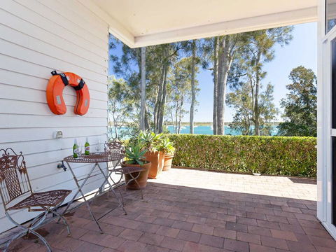 'Corlette Waterfront', 2/44 Danalene Parade - Waterfront Luxury, WIFI, Aircon, Boat Parking - Accommodation Asia 3