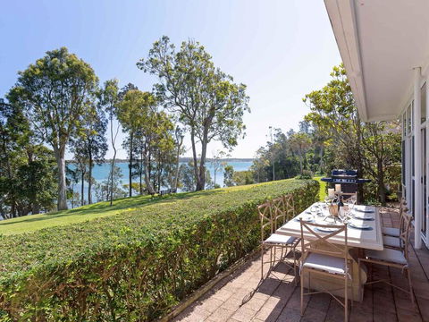 'Corlette Waterfront', 2/44 Danalene Parade - Waterfront Luxury, WIFI, Aircon, Boat Parking - Accommodation Asia 2