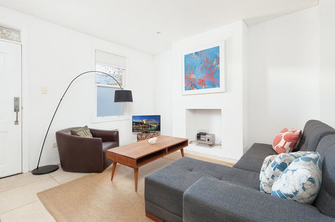 'Darling Lily' - Your Townhouse Hideaway - Accommodation Asia 1