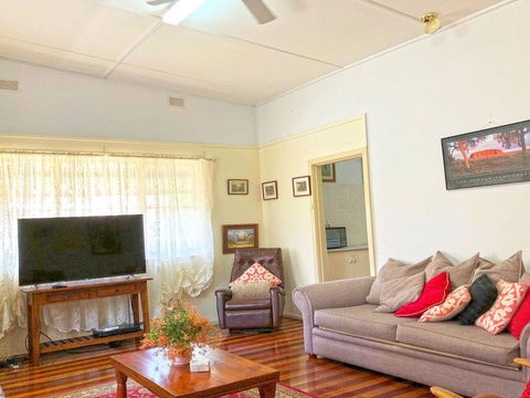 'Daves Place', 27 Rigney St - Holiday House With WIFI, Aircon & Boat Parking - Accommodation Asia 1