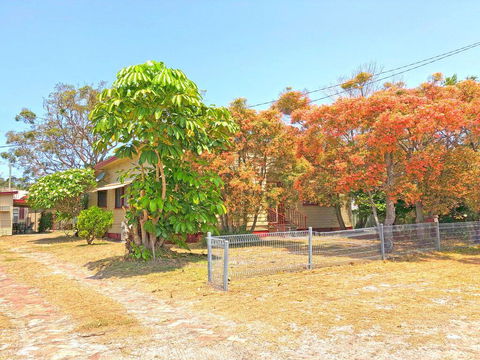 'Daves Place', 27 Rigney St - Holiday House With WIFI, Aircon & Boat Parking - Accommodation Asia 0