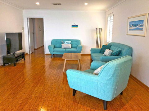 'Mooring Two Upstairs', 23 Shoal Bay Rd - Stunning Views, WIFI, Air Conditioning And Boat Parking - Accommodation Asia 3