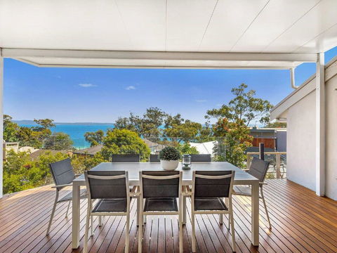 'Nunkeri', 5 Kerrie Close - Stunning House With Fabulous Views, Linen, WIFI & Air Conditioning - Accommodation Asia 0