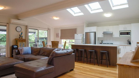 'RIVERSIDE RETREAT' 544 Ocean Drive, North Haven - Accommodation China 3