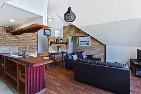 'Salt Wood' Cabin Style Retreat - Accommodation Asia 2