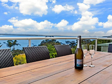 'The Bay', 25 Wallawa Rd - Huge Home With Aircon, Spectacular Views & Chromecast - Accommodation Asia 1