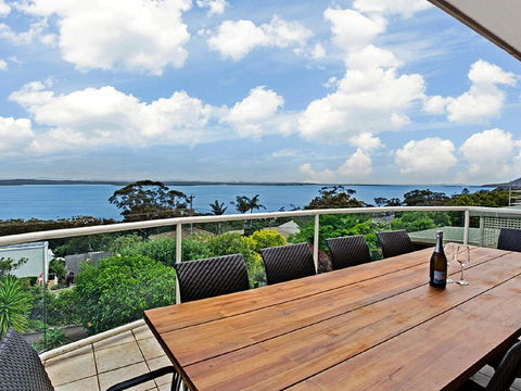 'The Bay', 25 Wallawa Rd - Huge Home With Aircon, Spectacular Views & Chromecast - Accommodation Asia 0