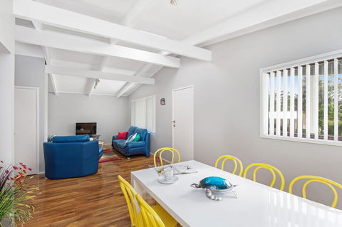 'White Sands', Mollymook - Accommodation Guide 2