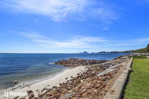 'Yacaaba' Beautiful Waterfront Location - Accommodation Asia 1