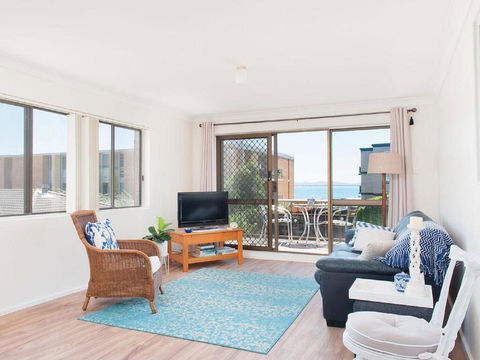 1 'BAHIA', 47 RONALD AVE - GREAT LOCATION WITH FILTERED WATER VIEWS - Accommodation Asia 2