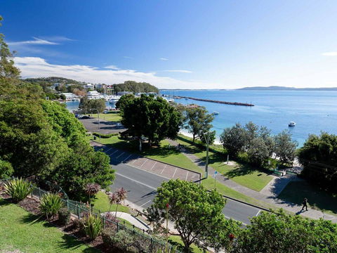 1 'Kiah', 53 Victoria Parade - Stunning Views, Wifi, Aircon, Just Across The Road To The Water - Accommodation Asia 0