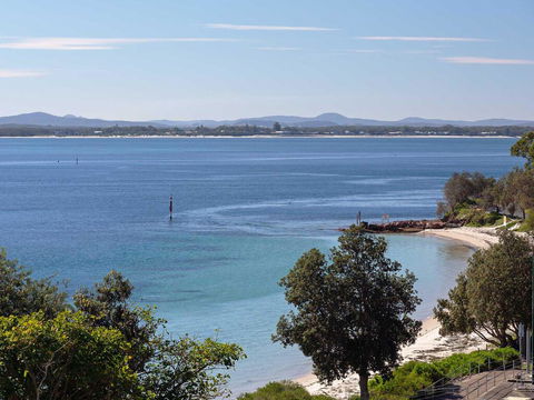 1 'Kiah', 53 Victoria Parade - Stunning Views, Wifi, Aircon, Just Across The Road To The Water - Accommodation Asia 3