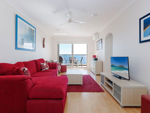 1 'Kiah', 53 Victoria Parade - Stunning Views, Wifi, Aircon, Just Across The Road To The Water - Accommodation Asia 1