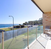 1 'Little Hut' 20 Kurrawa Close - Spectacular Water Views NBN  Air Conditioned - Accommodation Asia
