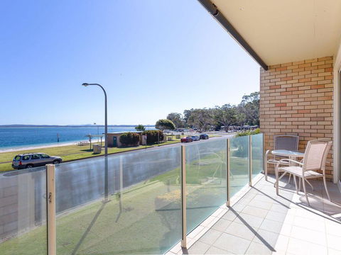1 'Little Hut', 20 Kurrawa Close - Spectacular Water Views, NBN & Air Conditioned - Accommodation Asia 0