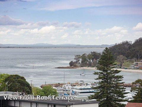 1 'Seaview', 9 Church Street - Huge Air Conditioned Unit With Lift & WIFI - Accommodation Asia 2