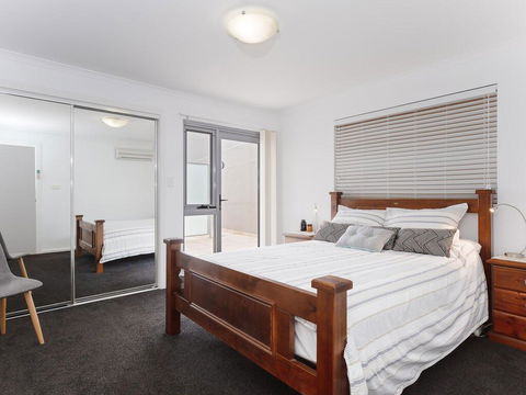 1 'Seaview', 9 Church Street - Huge Air Conditioned Unit With Lift & WIFI - Accommodation Asia 3