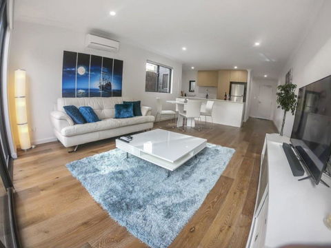 1 Bdrm Close Airport/Shops, WIFI, NETFLIX, PARKING - Accommodation Asia 3