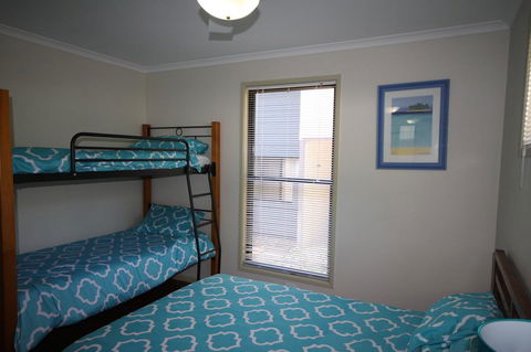 1 Naiad Court - Lowset Family Home With Swimming Pool And Covered Deck. Pet Friendly - Accommodation China 0