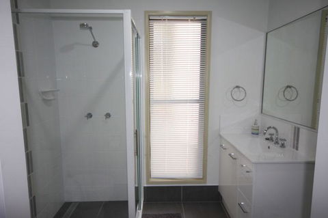 1 Naiad Court - Lowset Family Home With Swimming Pool And Covered Deck. Pet Friendly - Accommodation China 3