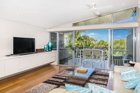 1/22 Mahogany Drive - Beach House 1 @ Vue - Accommodation Guide 0