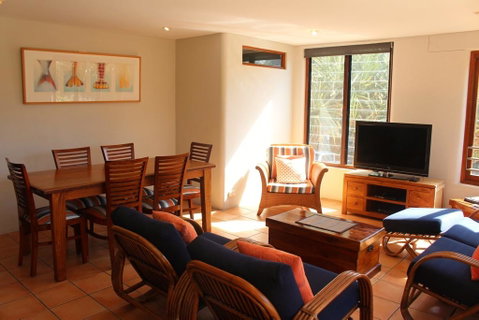 1/9 Marine Parade, Wategos Beach - Beachbound - Accommodation Guide 1
