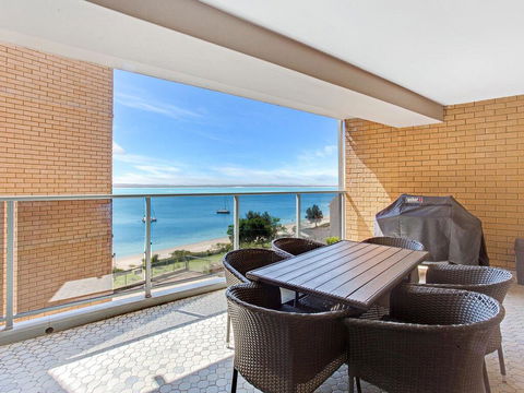 10 'Kiah' 53 Victoria Parade - Waterfront Views, AIRCON And Close To The Marina. - Accommodation Asia 2