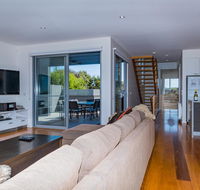 10 Sands Bvd - Accommodation Asia