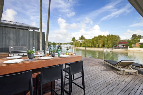 103 Noosa Parade - Accommodation Asia 1
